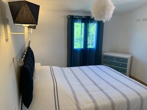 2 chambres, fer et planche à repasser, lit parapluie, Wi-Fi gratuit