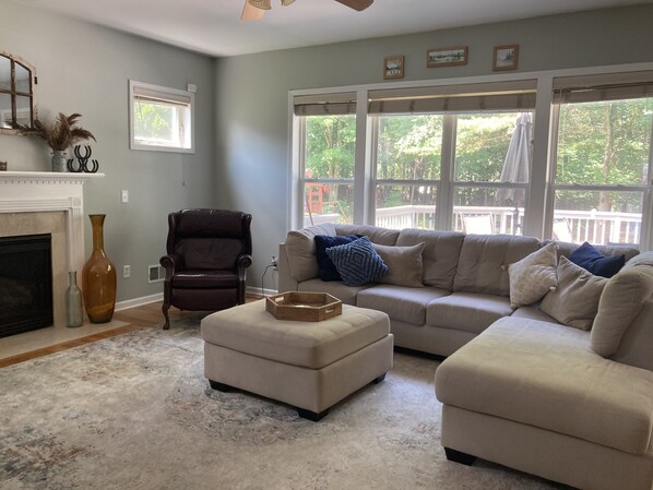 Téléviseur connecté, foyer, écran d’ordinateur, imprimante