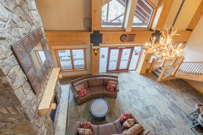 Flat-screen TV, fireplace - Perfect views of the Super Bee Lift, Free WiFi, underground parking (Copper Mountain)