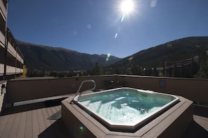 Bañera de hidromasaje exterior