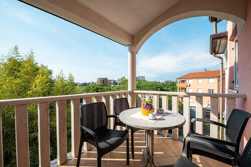 A one bedroom apartment with balcony and private parking in Umag - Dragica 1