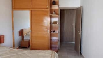 2 bedrooms, desk, free WiFi