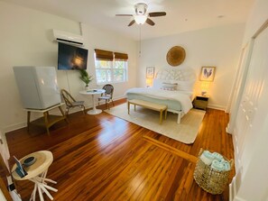 5 bedrooms, iron/ironing board, travel crib, free WiFi