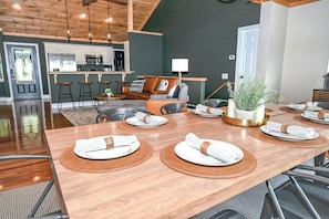Interior - Barefoot in the Blue Ridge (Hayesville)