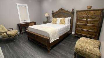 3 bedrooms, desk, iron/ironing board, travel crib