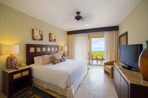 2 bedrooms, desk, iron/ironing board, free WiFi - Christmas in Cancun! Beautiful beachfront resort (Cancún)