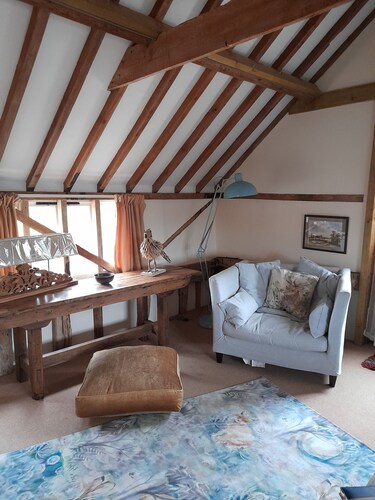 Gorgeous 2 bedroom Barn, Pet friendly, close to Halesworth