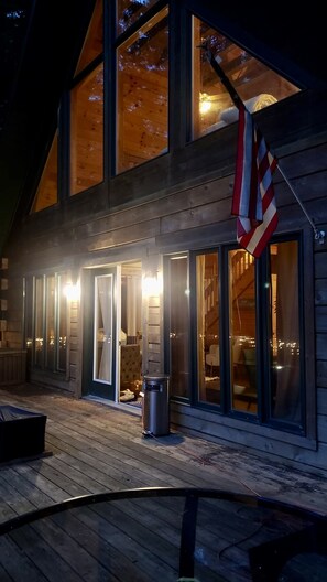 Exterior detail - Chalet Log Home in Lake Ariel Hideout community (Lake Ariel)