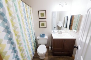Combined shower/bathtub, hair dryer, towels, soap - Butler's Family Getaway -Loon Mountain/ Pemigewasset River 
 (Lincoln)