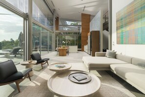 Älytelevisio, takka, kirjoja, stereot