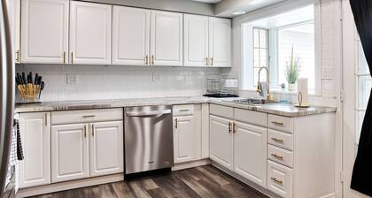 Dee's Lounge, Your Relaxation Oasis