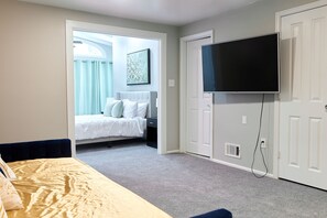 4 室のベッドルーム、アイロン / アイロン台、WiFi (無料)、ベッドシーツ