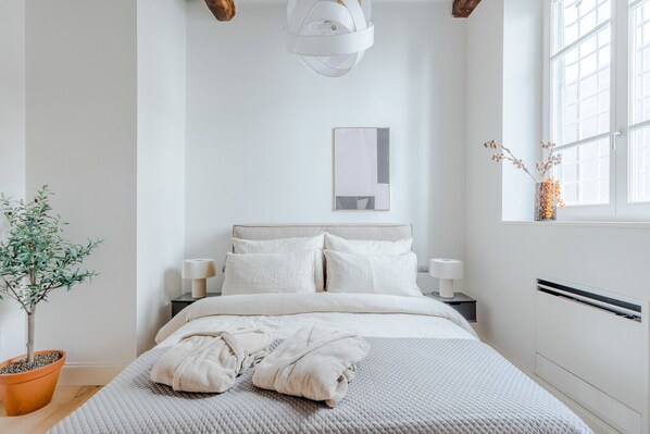 2 bedrooms, in-room safe, iron/ironing board, free WiFi