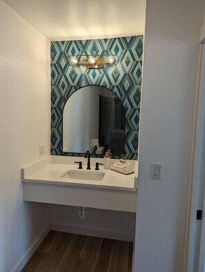 Bathroom - The Greenland Motel - Room No. 7 (Munising)