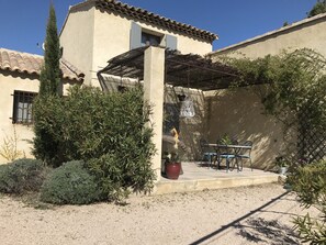 Outdoor dining - Country house at the foot of the Luberon (Mérindol)
