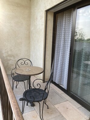 Outdoor dining - Country house at the foot of the Luberon (Mérindol)