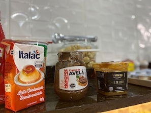 Free daily buffet breakfast  - Pousada Itaguaçu (Aparecida)