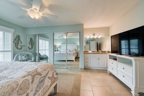 2 habitaciones, tabla de planchar con plancha y cuna de viaje