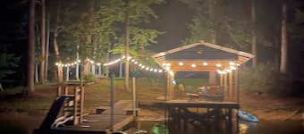 Quiet Lakefront Cottage