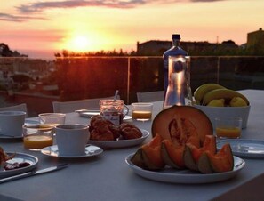 Outdoor dining - Recent villa with nice views in center of Begur (Begur)