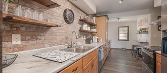 Clean & Spacious Cottage – Close to Campus!