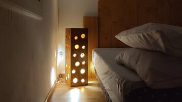 3 makuuhuonetta, silitysrauta/-lauta, vauvan matkasänky, Wi-Fi