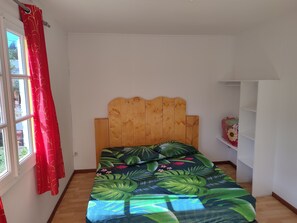 3 bedrooms, iron/ironing board, travel cot, WiFi