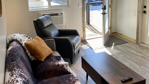 Suite – elite, flere senger, balkong, fjellutsikt | Oppholdsområde