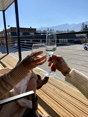 Elite Suite, Multiple Beds, Balcony, Mountain View | Terrace/patio - The Darmont Hotel and Suites (Darby)