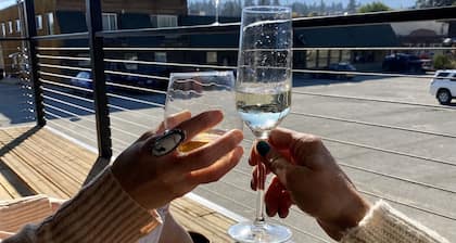 The Darmont Hotel and Suites