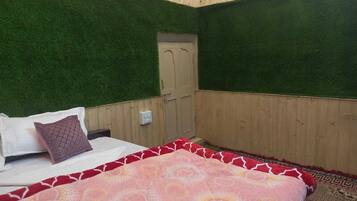 2 quartos, ferros/tábuas de passar roupa