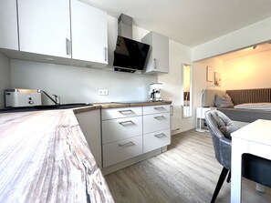 Fridge, microwave, oven, stovetop - NEW! FIRST OCCUPANCY! Fully renovated apartment with a view of the Flensburg Fjord (Harrislee)