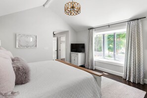 5 makuuhuonetta, työpöytä, ilmainen Wi-Fi, vuodevaatteet