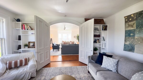 Smart TV, books, offices