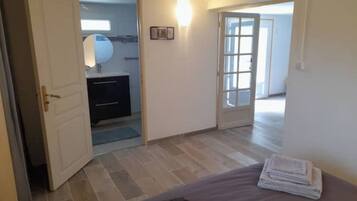 2 chambres, chambres insonorisées, Wi-Fi gratuit, draps fournis