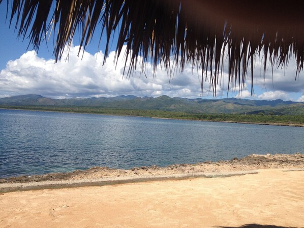 In Strandnähe, weißer Sandstrand
