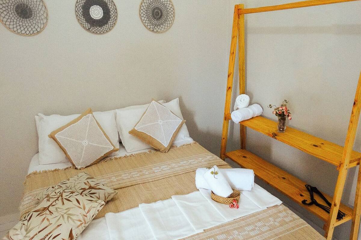 Free WiFi, bed sheets