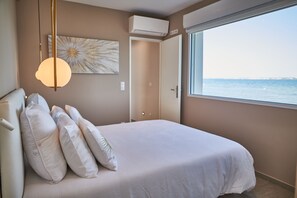 3 slaapkamers, een bureau, een strijkplank/strijkijzer, reisbedje