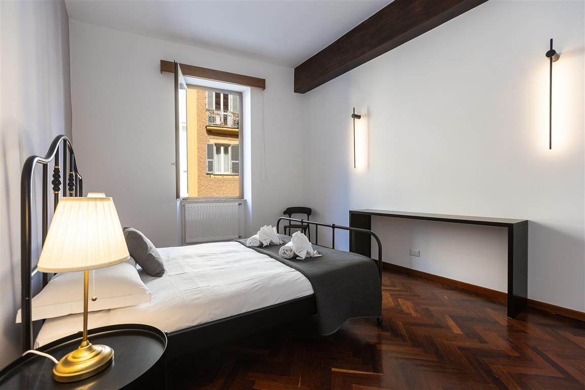 2 bedrooms, iron/ironing board, internet, bed sheets