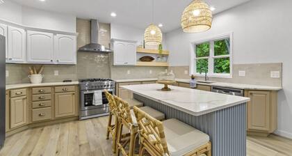 6 bd/4bath Coastal Style Modern Retreat