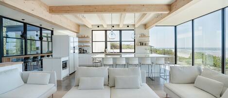 Smart TV, videojuegos, reproductor de DVD y libros