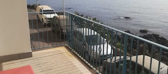 Charming sea-front Bivani Aci Trezza two meters from the sea, on the cliff.