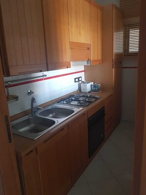 Kühlschrank, Ofen, Herdplatte, Toaster