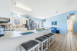 Fridge, microwave, oven, stovetop - Kokomo Key at Navarre Beach - Private Pool (Navarre)