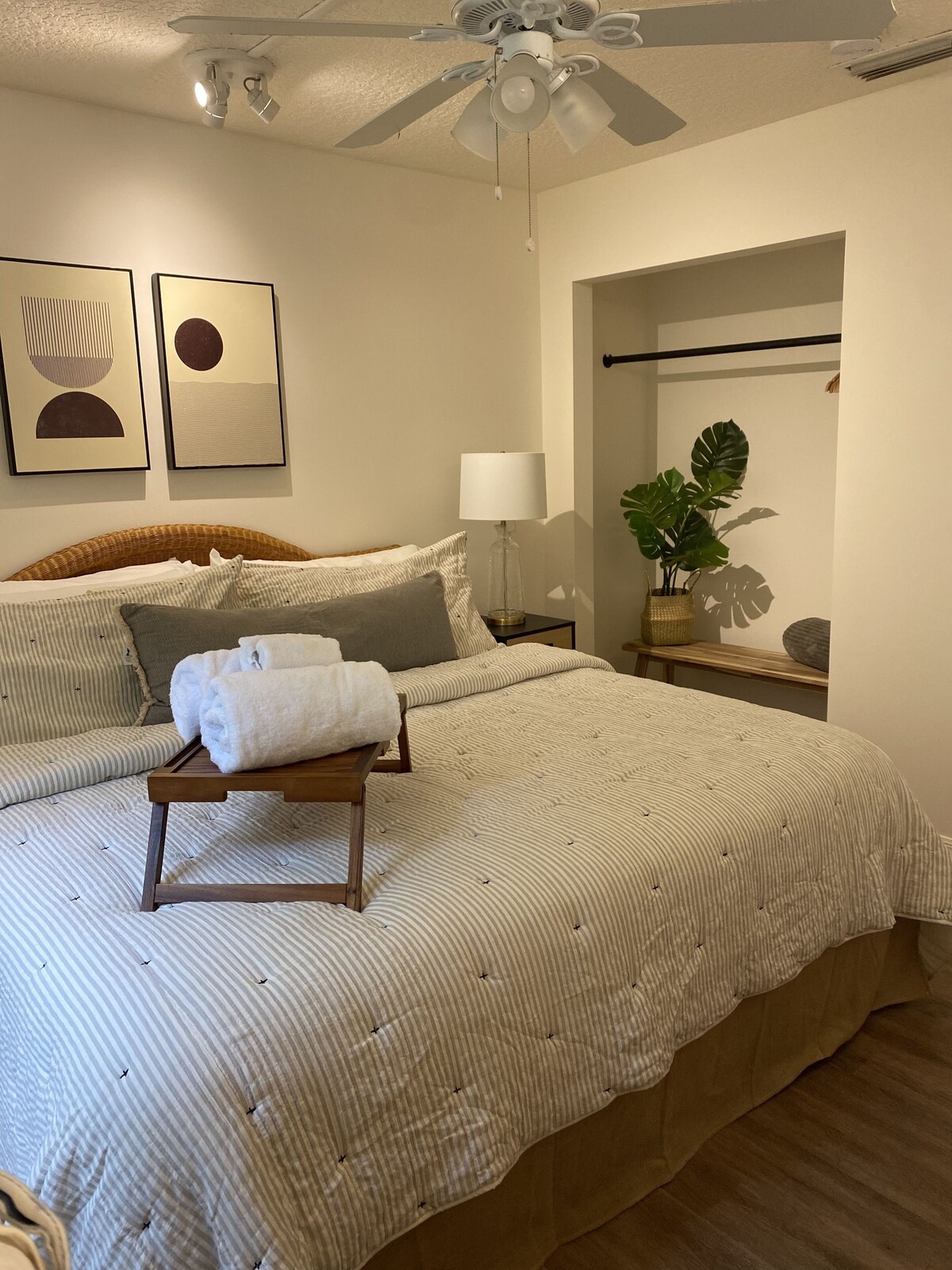 Photo 2 of Luxury Sunset, Marsh View, New Remodel, Easy Walk To Old Town #B