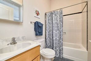 Hårføner og håndklær