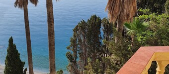 Exclusive villa with private pool and gym