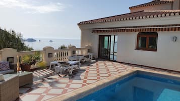 Piscine extérieure, piscine chauffée