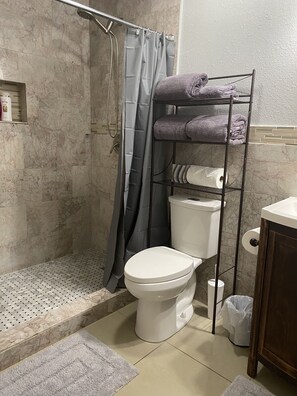 Bathtub - Cheerful 3-Bedrooms residential home (Las Vegas)
