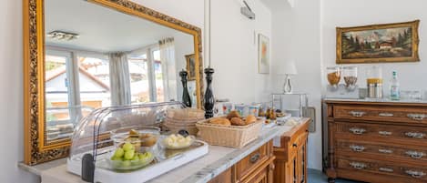 Petit déjeuner buffet servi tous les jours en supplément